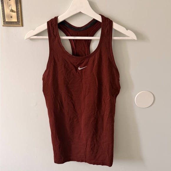 Nike ADV Aura Women's Racerback Tank Top - Picture 2 of 5